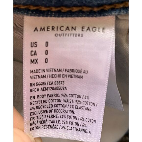 American Eagle High Rise Floral Embroidered Distressed Denim Mom Short, Size 0 - Picture 15 of 15